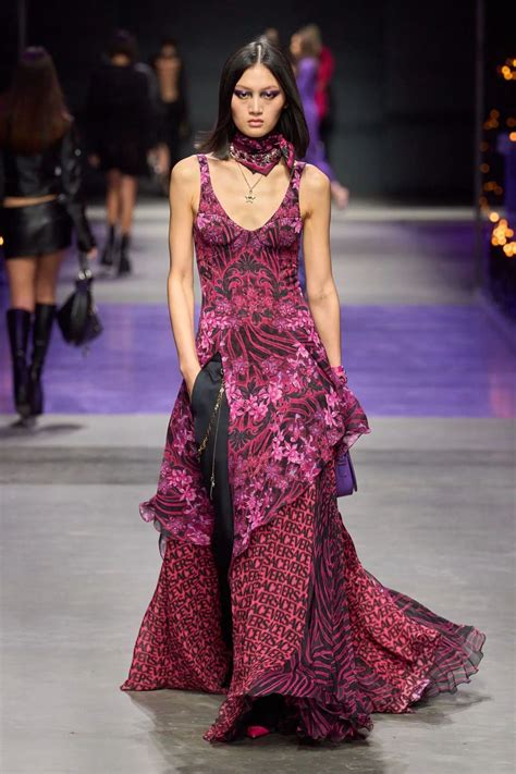 versace modeshow joost waanders|versace summer 2023.